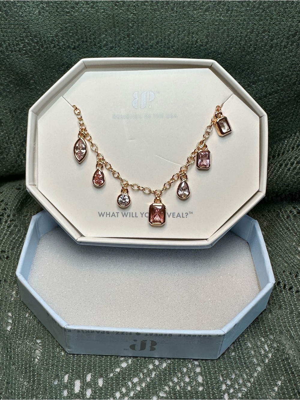 Bomb Party “Dazzling Green Goddess” NK93663 Rose Quartz on Rose Gold Plating